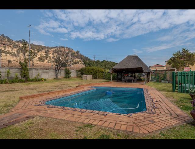 2 BEDROOM SIMPLEX FOR SALE IN LINMEYER